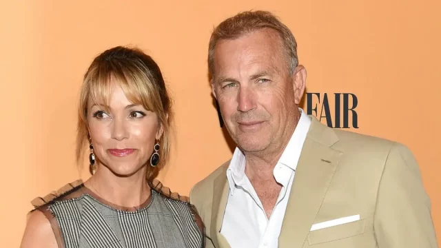 Kevin Costner and Christine (1) Kevin Costner s manželkou Christine zdroj: youtube.com