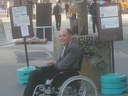 Vozíčkáři v autobuse nikdo nechtěl uvolnit místo. Pak řidič udělal něco nečekaného. Tohle si budou všichni pamatovat po zbytek svého života