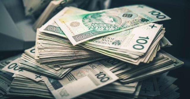 huge-pile-cash-money-table