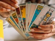 Tarot na červen 2026: Dvě znamení čeká životní otřes, jiným se konečně otevřou dveře ke štěstí